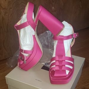 **BRAND NEW** Nila & Nila Fisherman Gladiator platform sandal